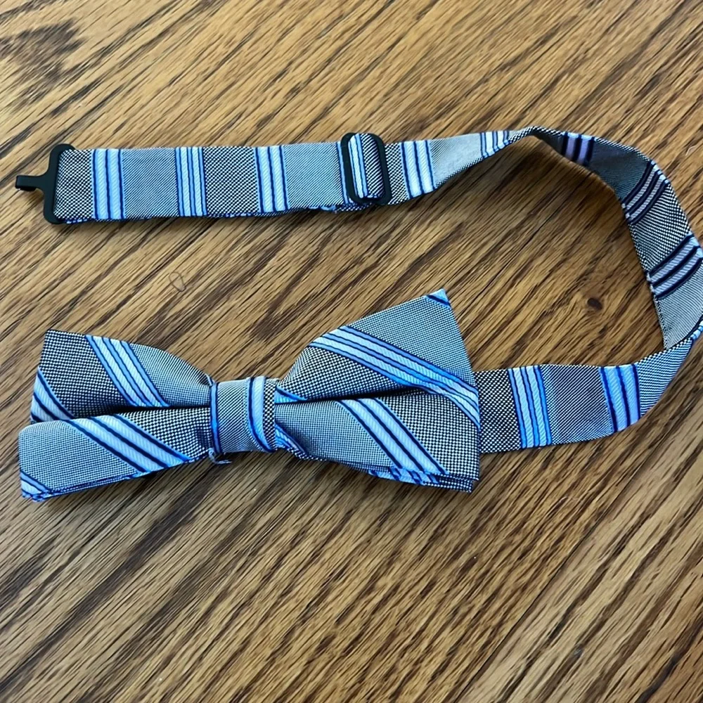 NORDSTROM silk pre-tied adjustable bow tie youth/ teen blue grey white